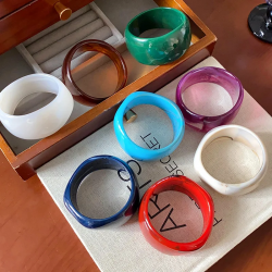 Irregular Chunky Acrylic Bangles for Women Retro Smudging Bangle Personality Punk Resin Bracelets Trendy Party Jewelry Gifts M1